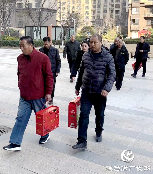 暖心！的姐意外受傷陷困境 駐馬店出租車愛心團(tuán)隊(duì)捐款渡難關(guān)