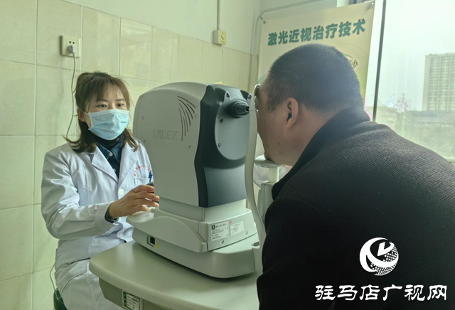 警惕！躺著玩手機(jī)成視力“隱形殺手” 醫(yī)生提醒或致雙眼度數(shù)差增大