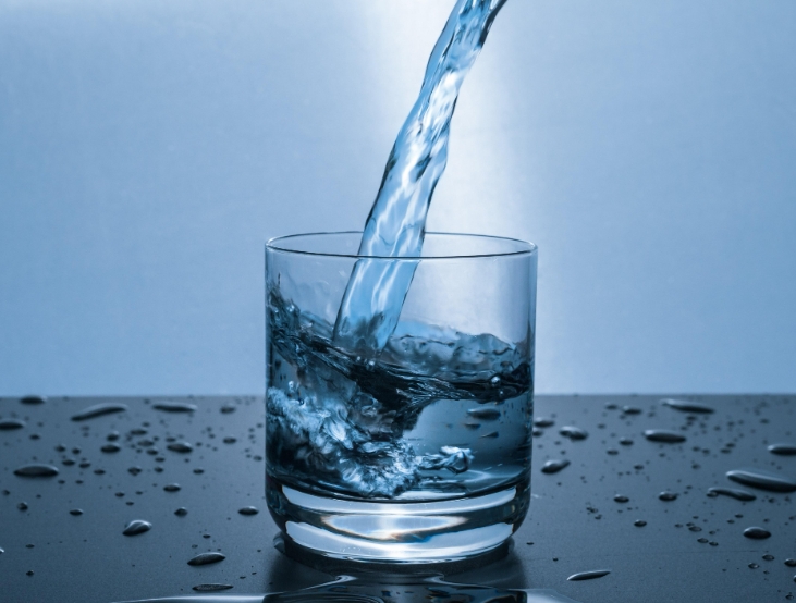 喝水太多真的會“水中毒”?專家告訴你科學(xué)補(bǔ)水的正確姿勢