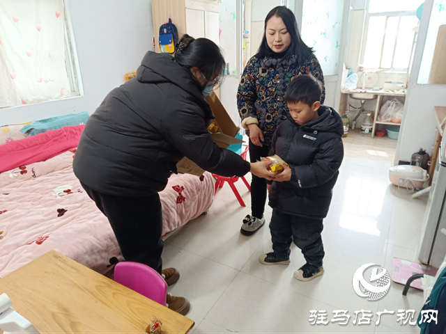 駐馬店市康復(fù)輔具協(xié)會(huì)一行走訪慰問困難殘疾兒童