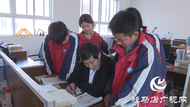 40載堅(jiān)守 他用生命照亮三尺講臺