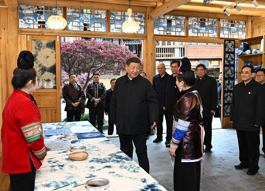 習(xí)近平在貴州考察時強(qiáng)調(diào) 堅(jiān)持以高質(zhì)量發(fā)展統(tǒng)攬全局 在中國式現(xiàn)代化進(jìn)程中展現(xiàn)貴州新風(fēng)采
