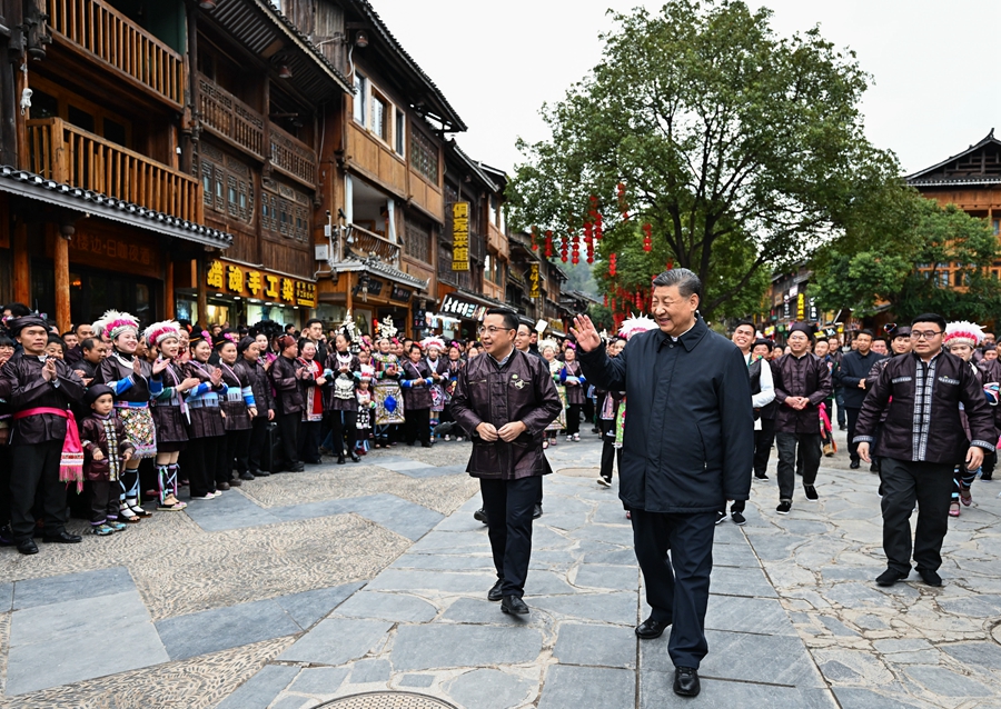 習(xí)近平在貴州考察時強(qiáng)調(diào) 堅(jiān)持以高質(zhì)量發(fā)展統(tǒng)攬全局 在中國式現(xiàn)代化進(jìn)程中展現(xiàn)貴州新風(fēng)采