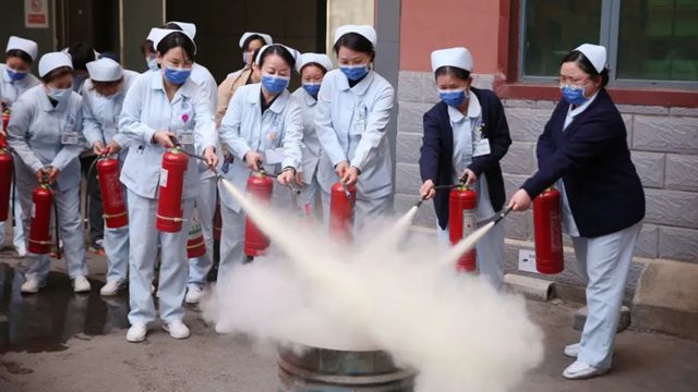 以練強(qiáng)安，防患未“燃”丨駐馬店市第一人民醫(yī)院開展消防應(yīng)急演練，筑牢安全防線