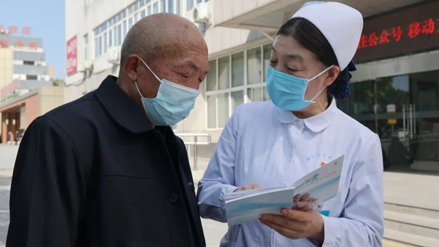 駐馬店市中心醫(yī)院開展2025年國際骨髓瘤關(guān)愛月義診活動