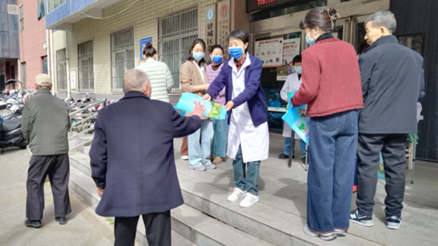 人民社區(qū)衛(wèi)生服務(wù)中心開展世界防治結(jié)核病日義診活動(dòng)