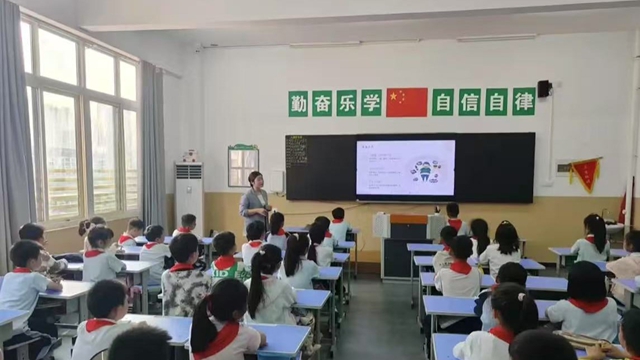 駐馬店市中醫(yī)院到第二實驗小學進行肥胖科普活動
