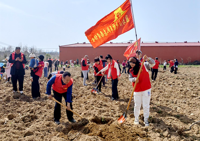 志愿紅播種生態(tài)綠 公益團(tuán)體攜手共筑“希望之林”