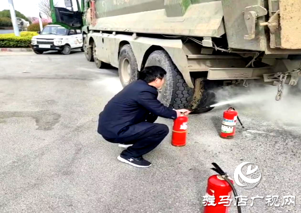 路遇貨車起火，平輿兩位公交駕駛員全力撲救