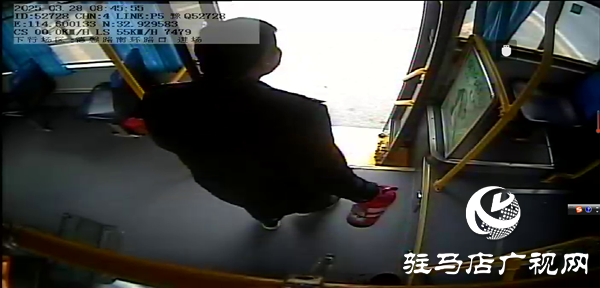 路遇貨車起火，平輿兩位公交駕駛員全力撲救