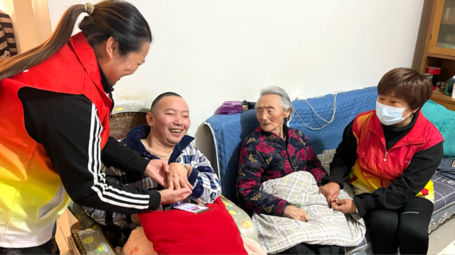 天中義工聯(lián)合會(huì)：關(guān)愛(ài)獨(dú)居老人 讓“空巢”不“空心”