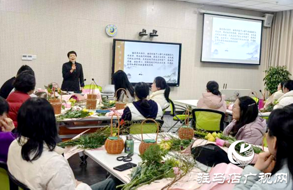 黃淮學院插花藝術(shù)協(xié)會開展中國傳統(tǒng)插花藝術(shù)培訓(xùn)