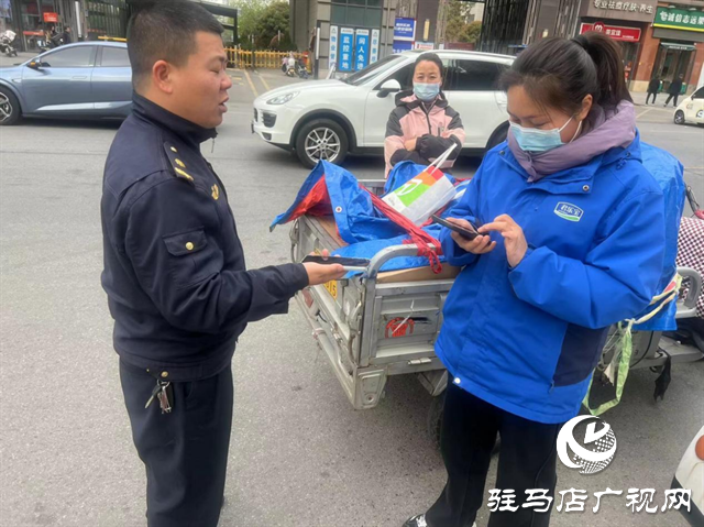 開(kāi)發(fā)區(qū)城管局執(zhí)法人員撿到手機(jī)歸還失主