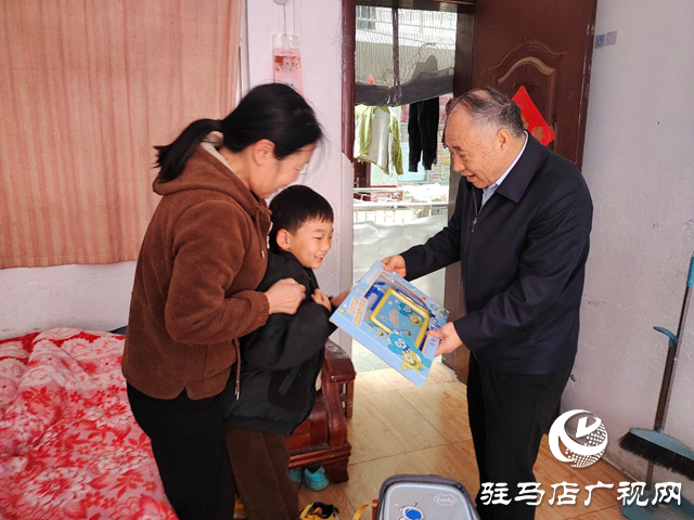 中國殘聯(lián)副主席張銀良深入駐馬店經濟開發(fā)區(qū)慰問特殊兒童