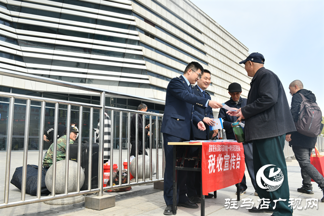  示范區(qū)稅務(wù)局開展第34個(gè)全國稅收宣傳月活動