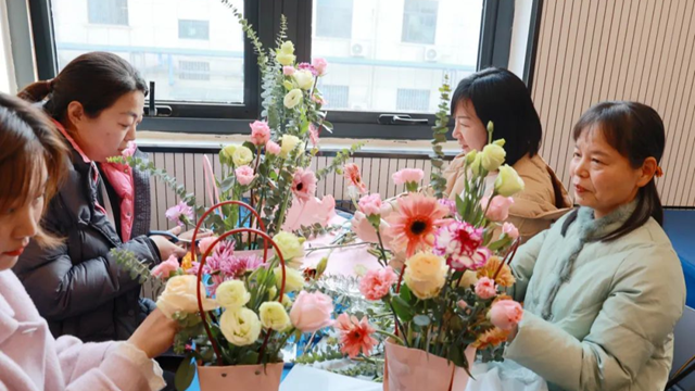 駐馬店市中心醫(yī)院開展“跟黨奮進(jìn)新征程，巾幗建功新時(shí)代”繽紛三月系列活動(dòng)