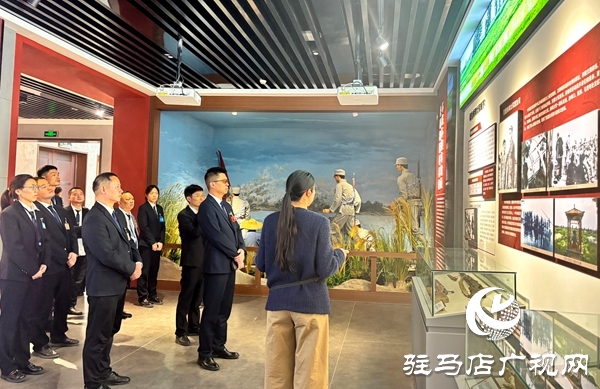  平輿公交組織黨員干部開展“緬懷革命先烈，傳承紅色精神”主題黨日活動(dòng)