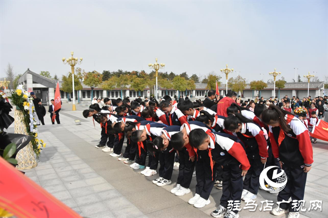  追尋紅色足跡  爭做時(shí)代新人—駐馬店市第二十七小學(xué)開展2025年清明祭英烈主題教育實(shí)踐活動