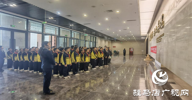  緬懷革命先烈  傳承紅色精神—駐馬店市第三十三小學(xué)開(kāi)展清明祭英烈活動(dòng)