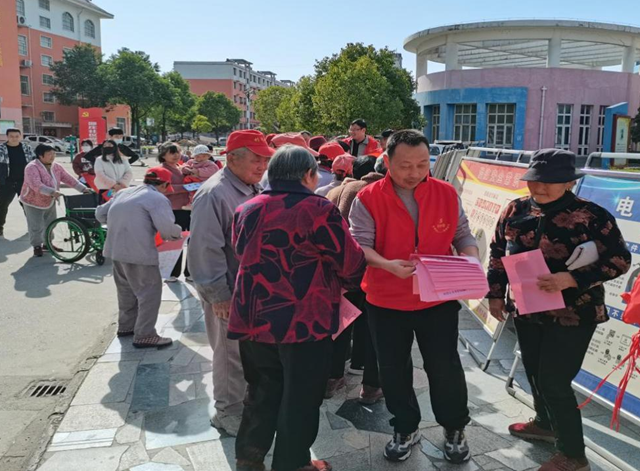 “三位一體”安全宣傳進社區(qū) 筑牢居民生活“防護網(wǎng)”