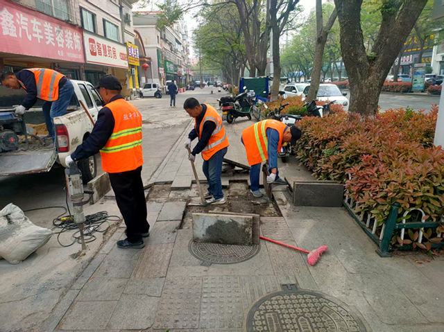  開發(fā)區(qū)城市管理局：開展春季市政設(shè)施維修養(yǎng)護(hù)工作