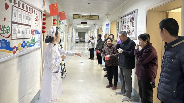 呼吸康復(fù)路，護(hù)患同行時(shí)——駐馬店市第二中醫(yī)院帶領(lǐng)患者開展呼吸操運(yùn)動(dòng)