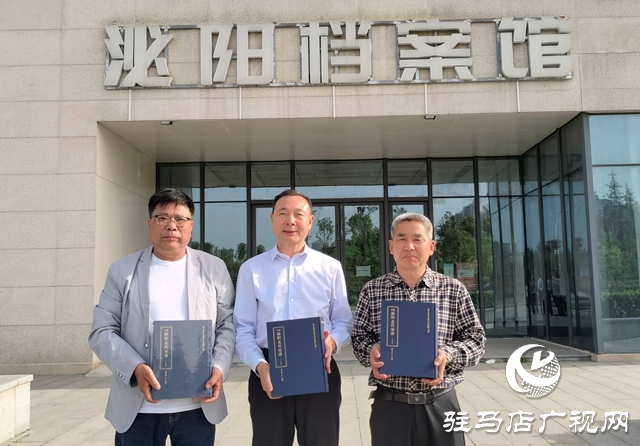 泌陽：情系桑梓贈典籍 書香致遠潤心田 ——各界人士向縣圖書館、檔案館、一高捐贈珍貴文獻