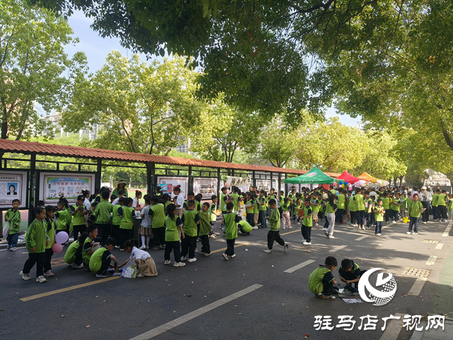 駐馬店市第二十四小學(xué)舉行首屆“書香校園 共享閱讀”圖書經(jīng)貿(mào)節(jié)