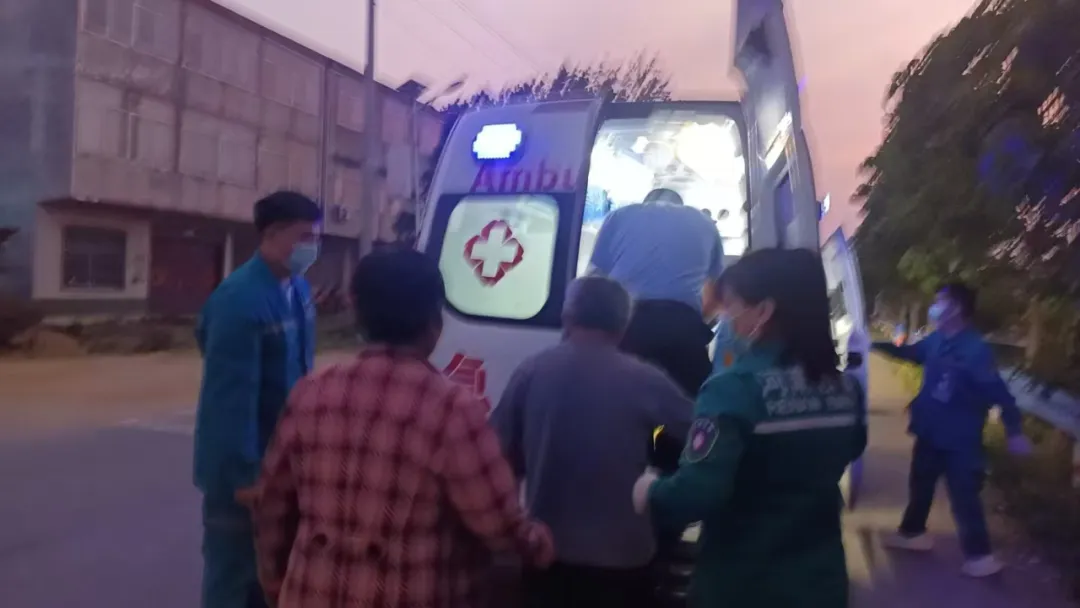 新蔡縣：烈焰中的逆行者！民警火海沖鋒救出被困孩子