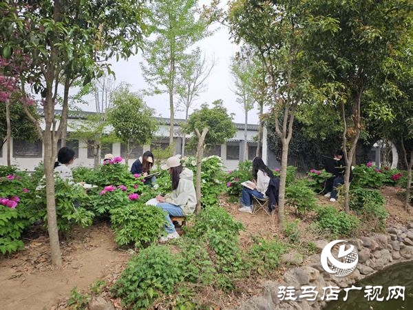 <strong>駐馬店職業(yè)技術(shù)學(xué)院書畫藝術(shù)專業(yè)學(xué)生開(kāi)展實(shí)踐教學(xué)</strong>