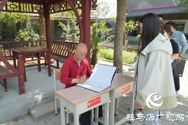 駐馬店職業(yè)技術(shù)學院書畫藝術(shù)專業(yè)學生開展實踐教學