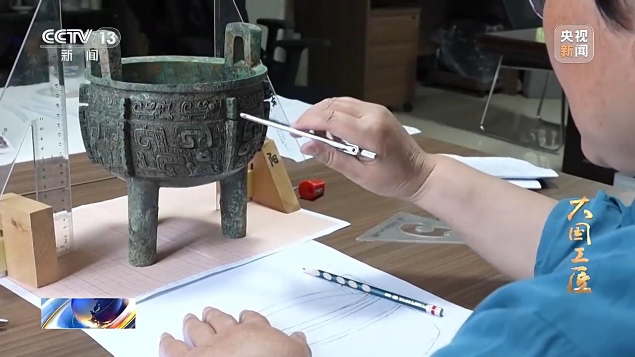 大國工匠·向新而行丨一片甲骨驚天下 她用墨拓讓商王朝的“朋友圈”清晰可見