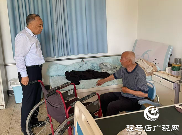 中國殘聯(lián)副主席張銀良看望殘疾職工和托養(yǎng)殘疾人