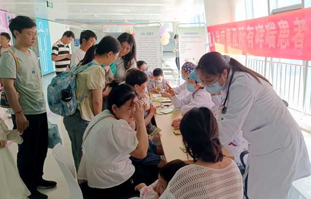 駐馬店市中心醫(yī)院婦女兒童醫(yī)院開展“世界哮喘日”義診活動(dòng)
