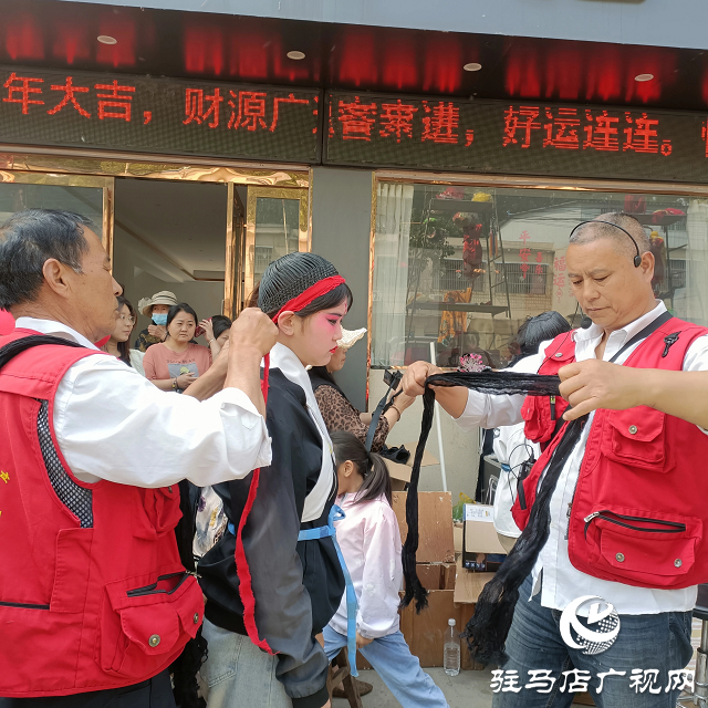  非遺盛宴！王店大裝閃耀高店鎮(zhèn)，傳統(tǒng)魅力引萬人圍觀