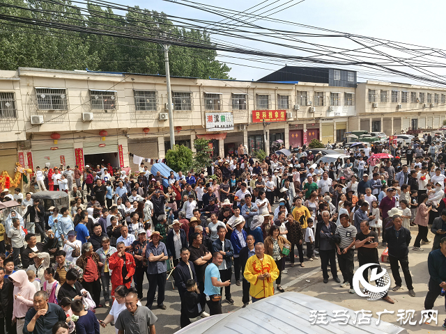  非遺盛宴！王店大裝閃耀高店鎮(zhèn)，傳統(tǒng)魅力引萬人圍觀