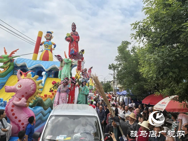  非遺盛宴！王店大裝閃耀高店鎮(zhèn)，傳統(tǒng)魅力引萬人圍觀