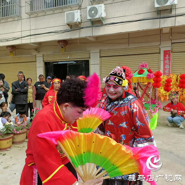  非遺盛宴！王店大裝閃耀高店鎮(zhèn)，傳統(tǒng)魅力引萬人圍觀