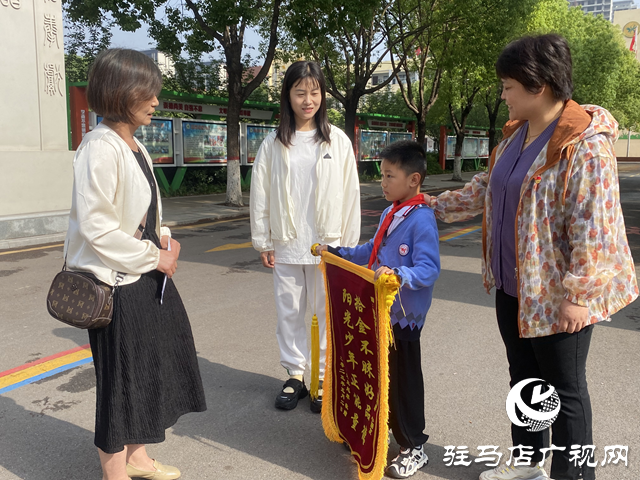 點贊拾金不昧好少年！姚明熙同學 好樣的！