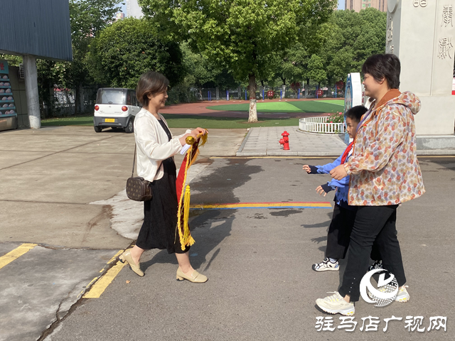 點贊拾金不昧好少年！姚明熙同學 好樣的！