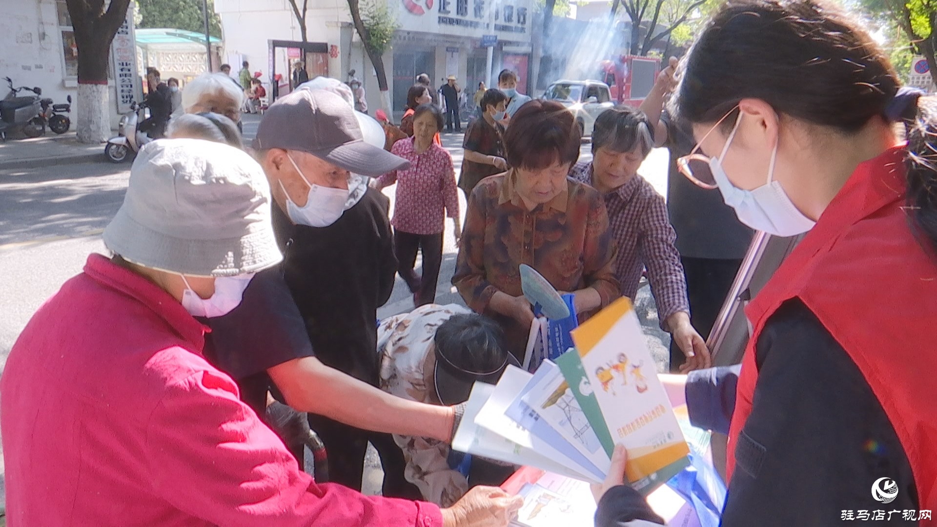 正陽縣組織開展“5?12”全國防災減災日一條街集中宣傳活動