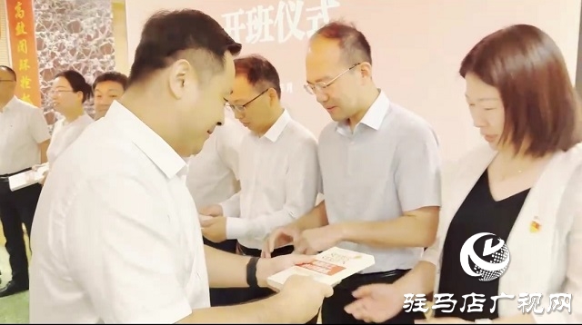 駐馬店聯(lián)通舉辦“強健體魄，健康生活”徒步拉練活動