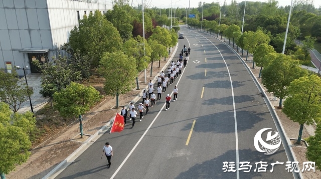駐馬店聯(lián)通舉辦“強健體魄，健康生活”徒步拉練活動