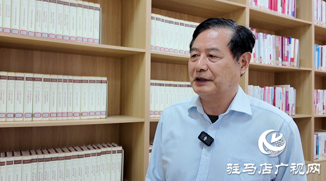 愛(ài)心捐贈(zèng) 書香傳情 ——駐馬店籍作家向黃淮學(xué)院圖書館捐贈(zèng)書籍