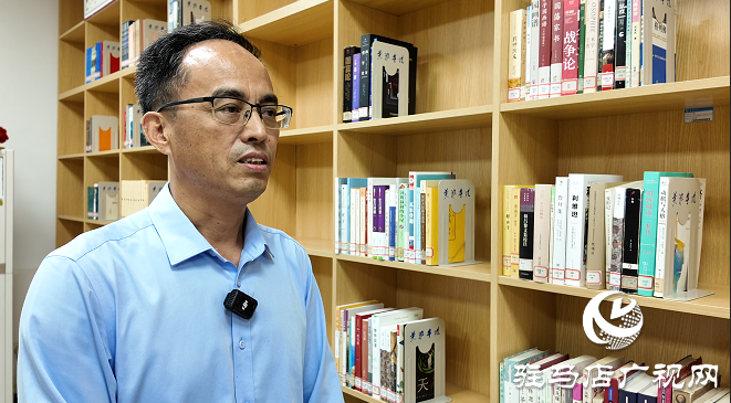 愛(ài)心捐贈(zèng) 書香傳情 ——駐馬店籍作家向黃淮學(xué)院圖書館捐贈(zèng)書籍