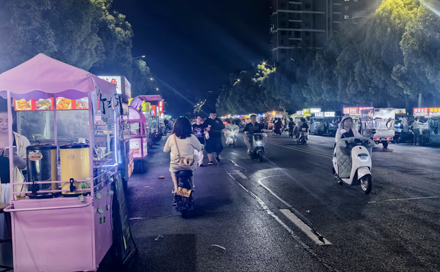 駐馬店：夜市經(jīng)濟(jì)點(diǎn)亮城市“夜生活” 煙火氣中涌動(dòng)發(fā)展新活力