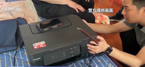 夫妻倆家中印“錢” 印多少花多少 假幣應(yīng)如何辨別？