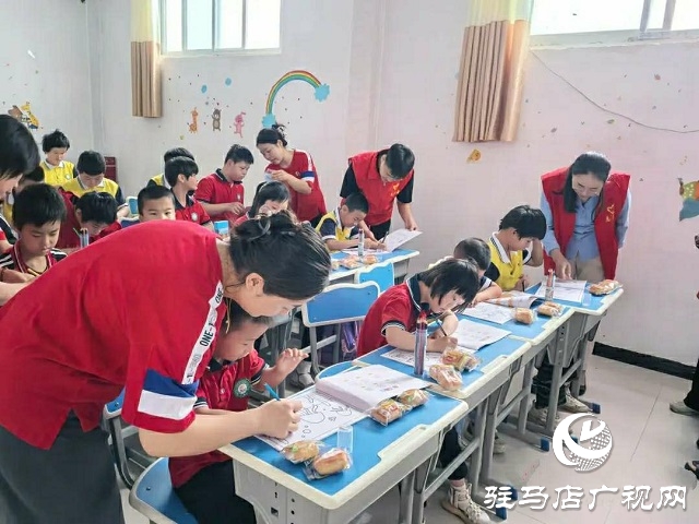 中共新蔡縣委黨校開展“牽起愛心之手，同看美麗風(fēng)景”愛心助殘志愿服務(wù)活動(dòng)