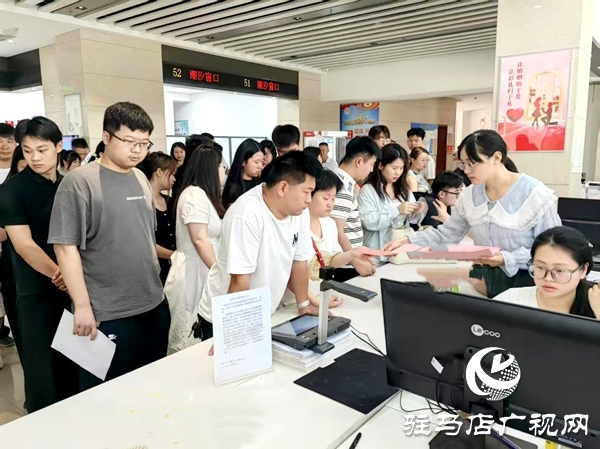 平輿縣民政局婚姻登記處全力做好“520”“521”婚姻登記服務(wù)工作