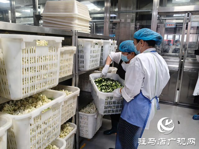  家長化身學(xué)校供餐公司職員 守護(hù)學(xué)生舌尖安全